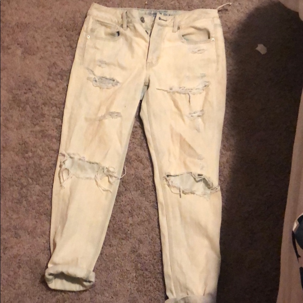 Light wash boyfriend jeans